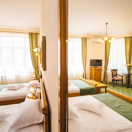 Karlhof Hotel Sebes  Phòng bức ảnh