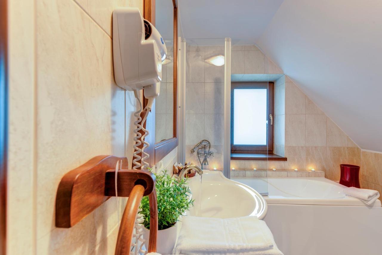 Karlhof Hotel Sebes  Ngoại thất bức ảnh