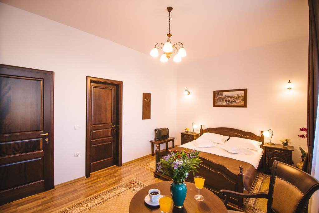 Karlhof Hotel Sebes  Phòng bức ảnh
