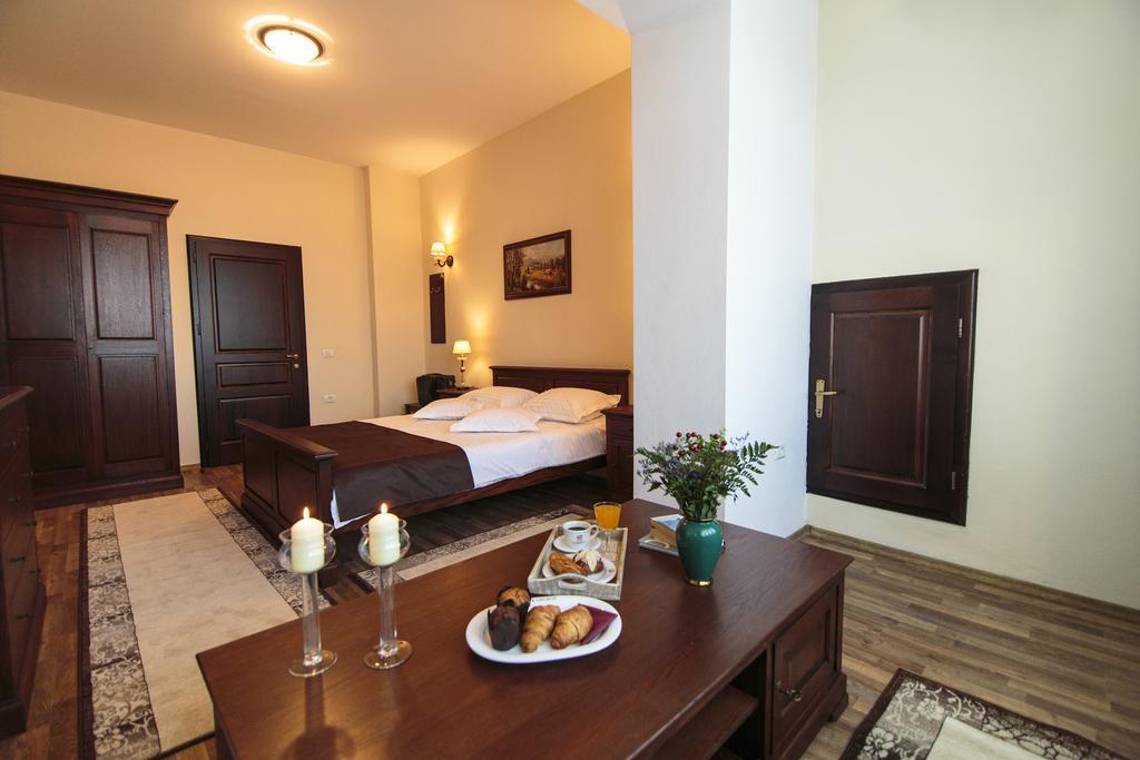 Karlhof Hotel Sebes  Phòng bức ảnh