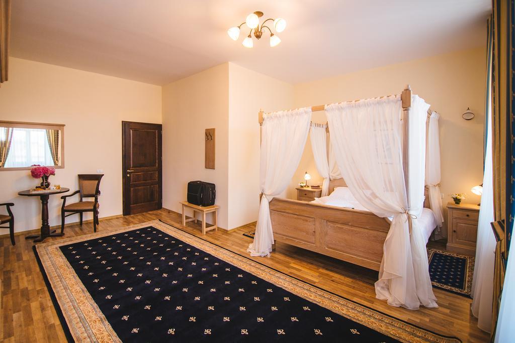 Karlhof Hotel Sebes  Phòng bức ảnh