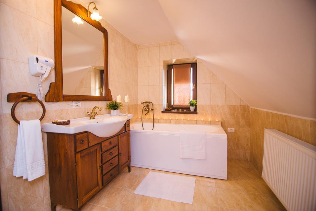 Karlhof Hotel Sebes  Phòng bức ảnh