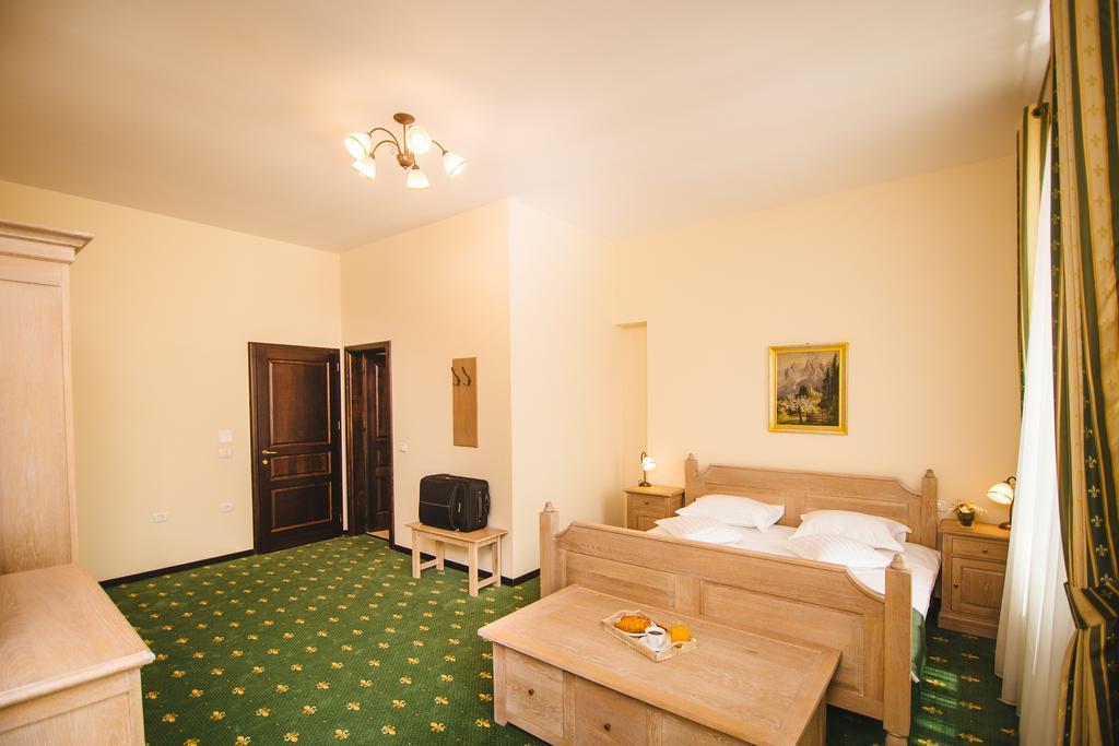 Karlhof Hotel Sebes  Ngoại thất bức ảnh