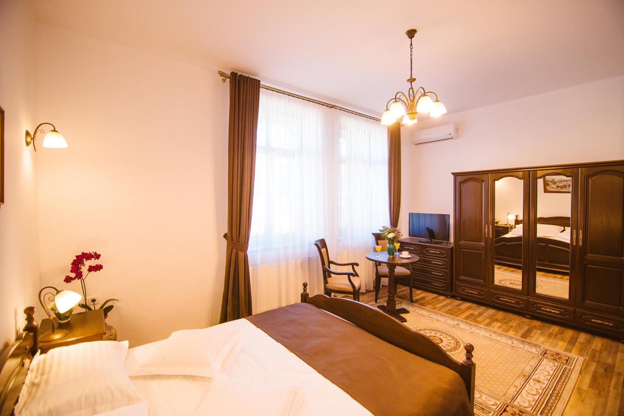Karlhof Hotel Sebes  Phòng bức ảnh
