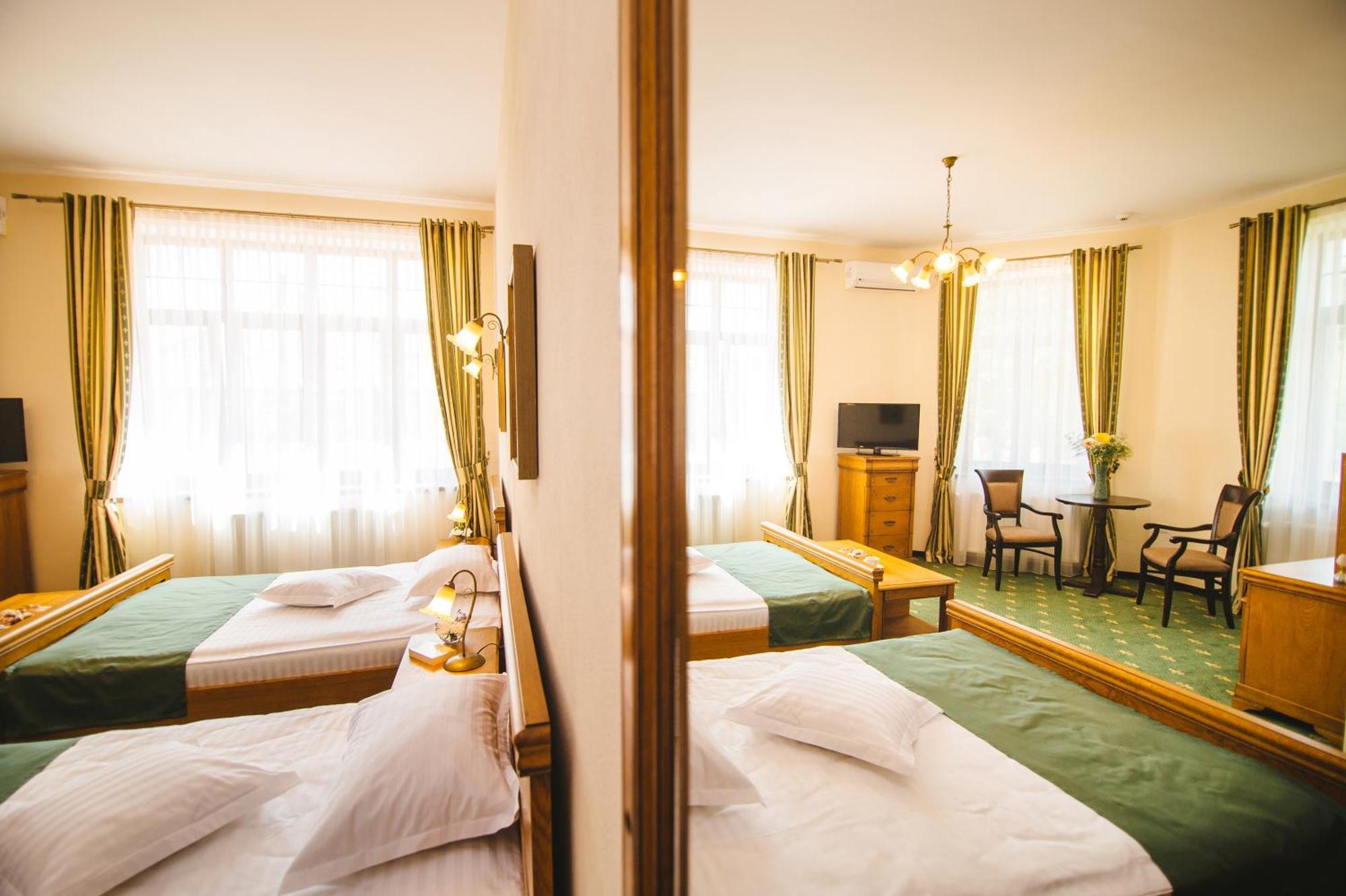 Karlhof Hotel Sebes  Phòng bức ảnh
