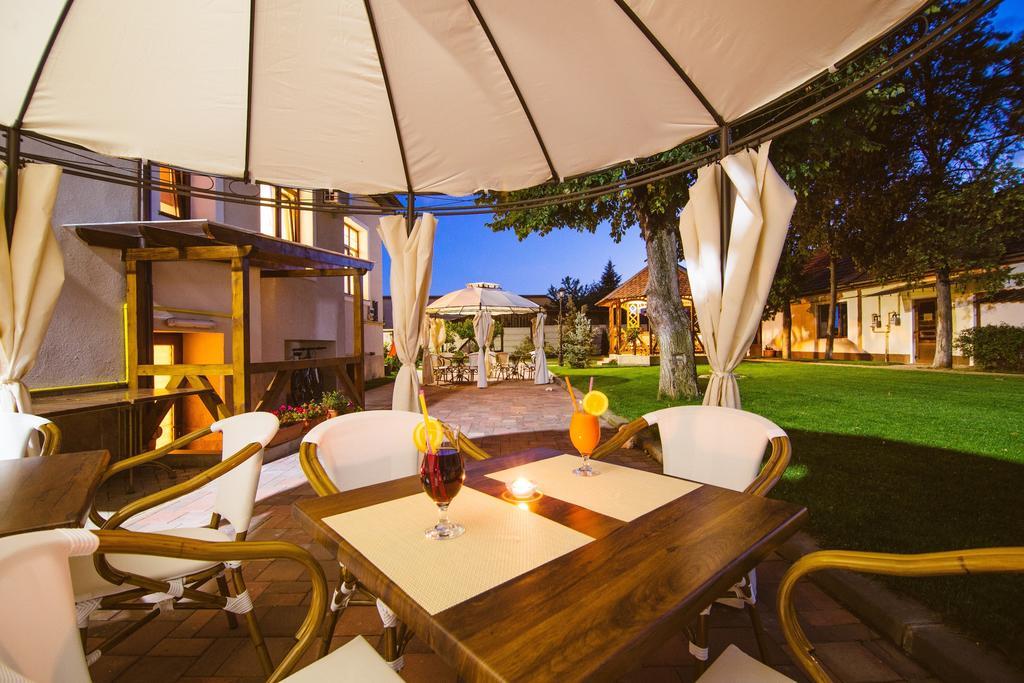 Karlhof Hotel Sebes  Ngoại thất bức ảnh