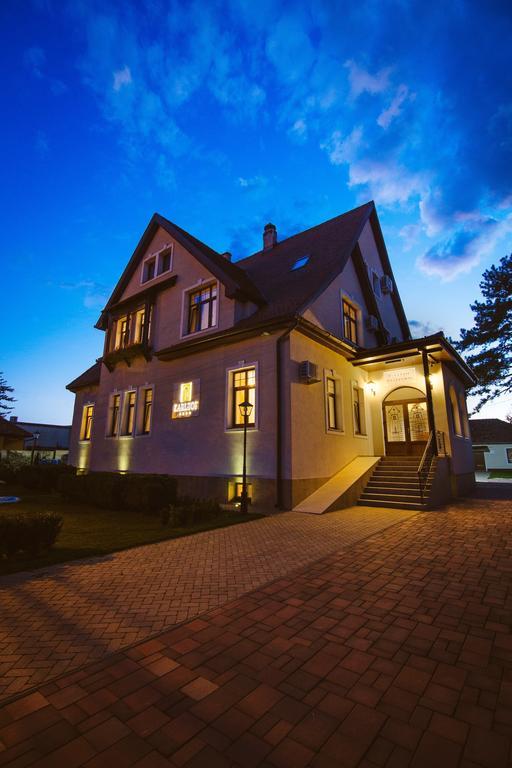 Karlhof Hotel Sebes  Ngoại thất bức ảnh
