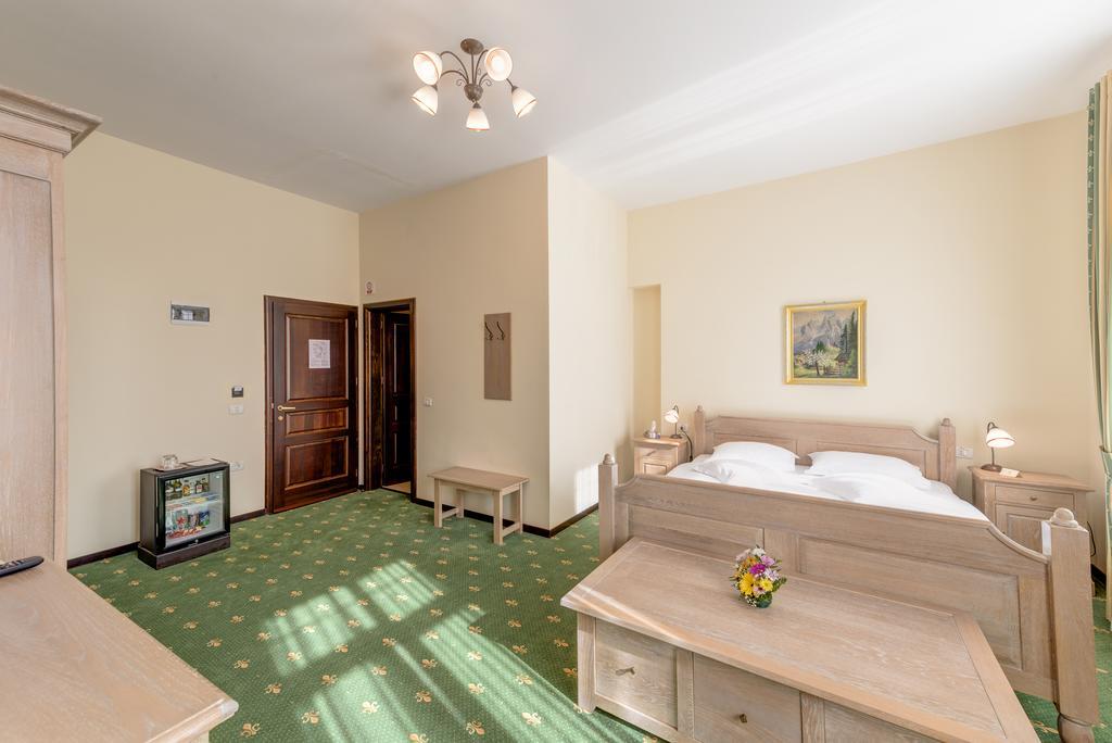 Karlhof Hotel Sebes  Ngoại thất bức ảnh