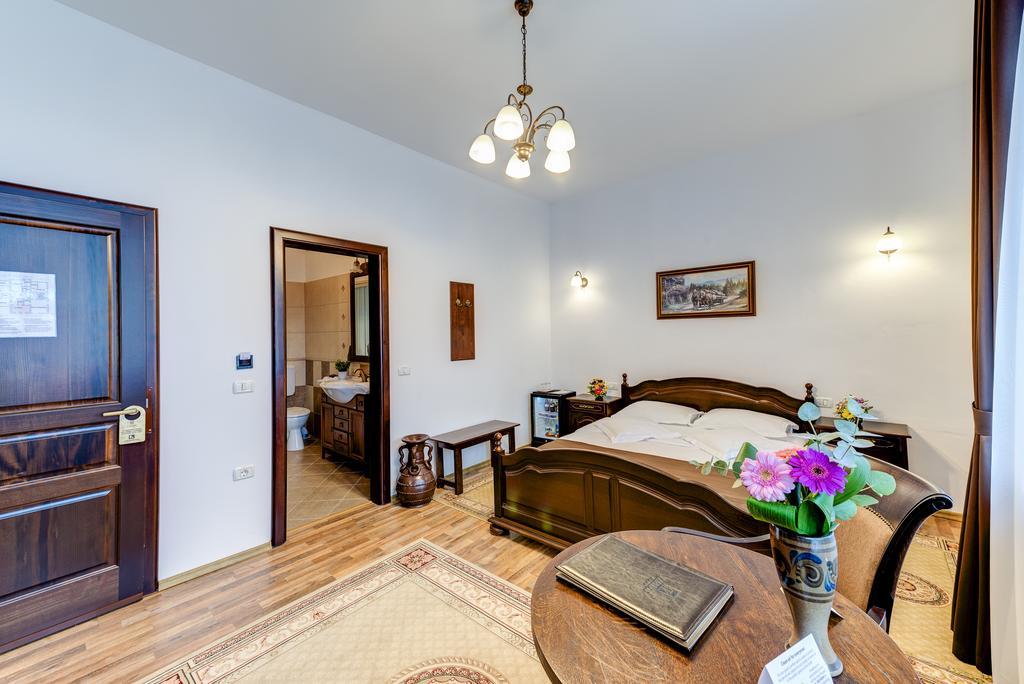 Karlhof Hotel Sebes  Ngoại thất bức ảnh