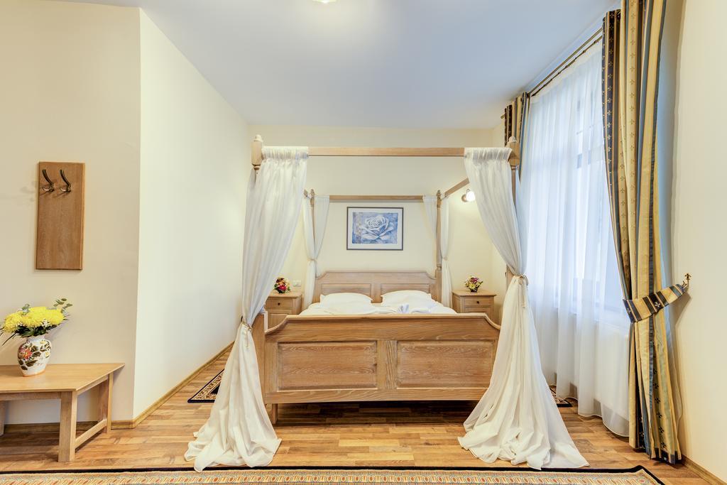 Karlhof Hotel Sebes  Ngoại thất bức ảnh
